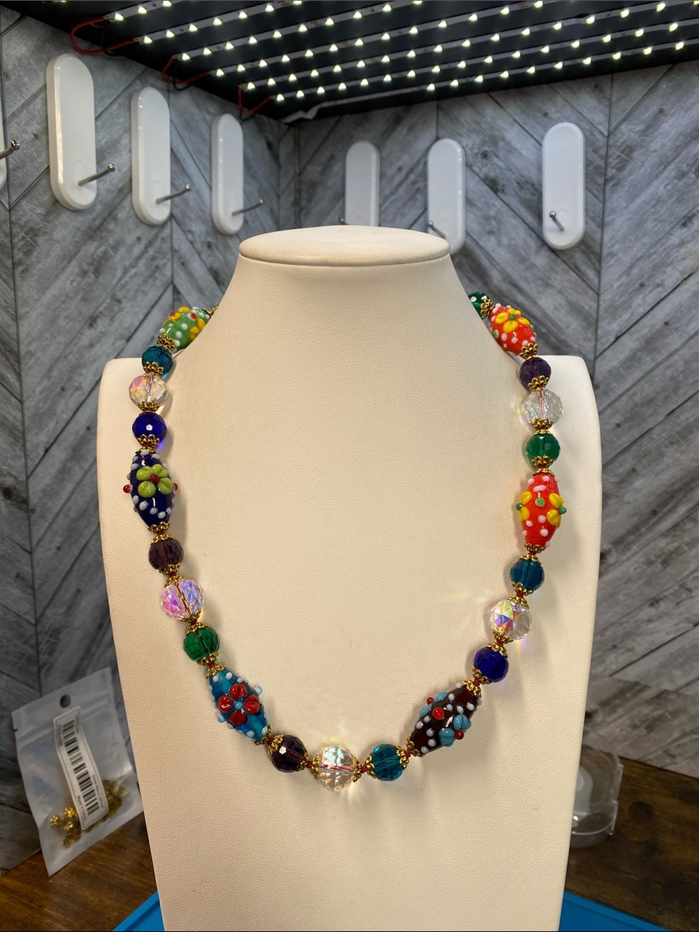 #1 FLASH  Hand-Knotted Aprilsplace Original Flower  Lampwork Glass Necklace - Picture 9 of 13